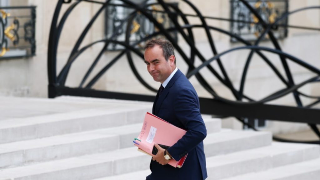 Σεμπαστιάν Λεκορνί: Πιστός άνθρωπος του Μακρόν ο νέος Γάλλος πρωθυπουργός – Καλείται να “σώσει” τη Γαλλία