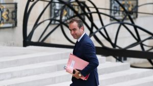 Σεμπαστιάν Λεκορνί: Πιστός άνθρωπος του Μακρόν ο νέος Γάλλος πρωθυπουργός – Καλείται να “σώσει” τη Γαλλία