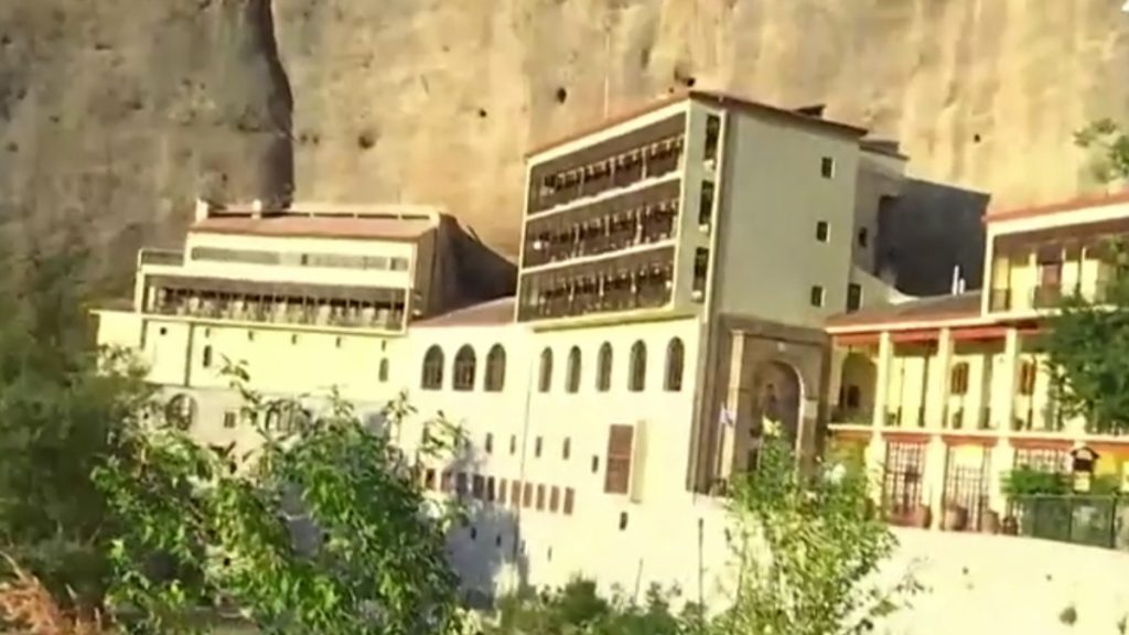 Μέγα Σπήλαιο Καλαβρύτων: Βρέθηκαν ροζ βίντεο στα κινητά – Ο “τιμοκατάλογος” και οι μέθοδοι για να προσελκύσουν νέους πελάτες