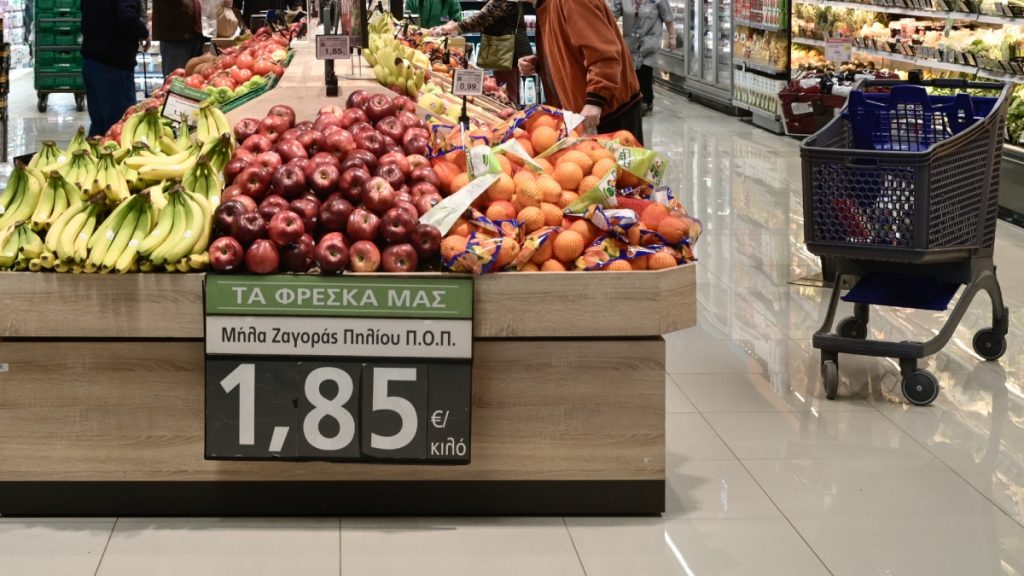 Στο 2,9% ο πληθωρισμός τον Αύγουστο – Εκτοξεύτηκαν οι τιμές σε ενοίκια, ένδυση, φρούτα, καφέ, σοκολάτα