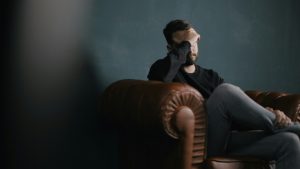 Ο πονοκέφαλος ταλαιπωρεί 1 στους 10 Έλληνες – Οι αιτίες πίσω από την υποτιμημένη πάθηση