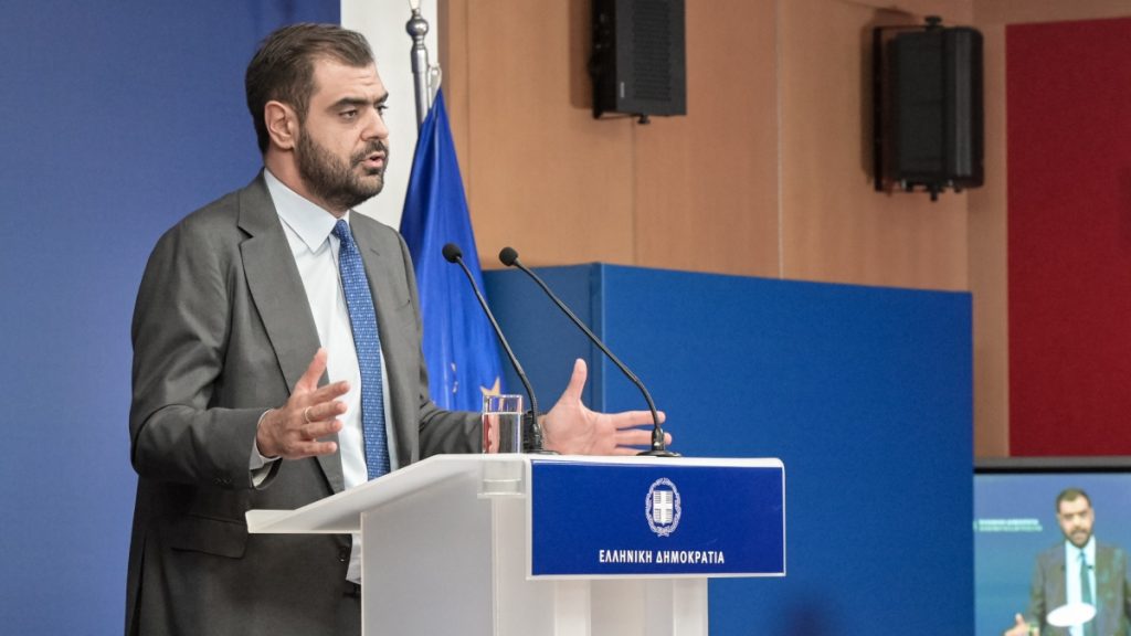 Μαρινάκης: “Έμμεση αύξηση μισθών από την 1η Ιανουαρίου – Δίνουμε όσα περισσότερα μπορούμε”