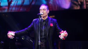 Δύσκολες ώρες για τον Νότη Σφακιανάκη, άρρωστη η σύζυγός του –  “Ελπίζουμε κάθε μέρα για το καλύτερο”