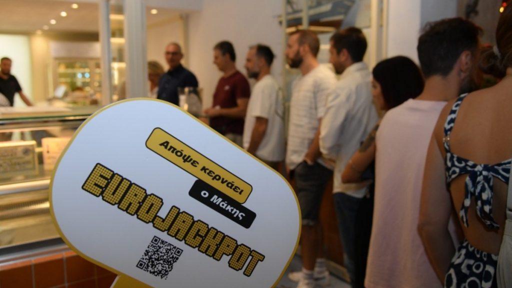 Ο Μάκης που κέρδισε το Eurojackpot κερνάει την Αθήνα (βίντεο)