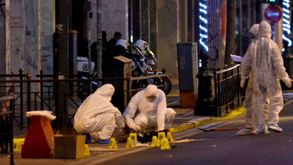 Αναστάτωση τα ξημερώματα από ύποπτο δέμα στη Σταδίου – Εξουδετερώθηκε με ελεγχόμενη έκρηξη