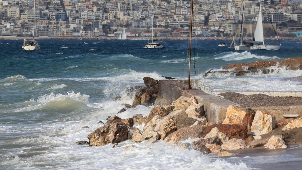 Δροσερός ο καιρός σήμερα, έως 30 βαθμούς η θερμοκρασία – Ισχυροί άνεμοι στο Αιγαίο