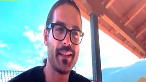 Άρης Μουγκοπέτρος: Τον μήνυσε ο πρώην φίλος του που του έδωσε την κροτίδα – “Ξεπέρασε τα όρια”