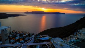 ΕΟΤ: Ψήφος εμπιστοσύνης στη Σαντορίνη από τους Καναδούς ταξιδιώτες – “Τελειότητα που θυμίζει καρτ-ποστάλ”