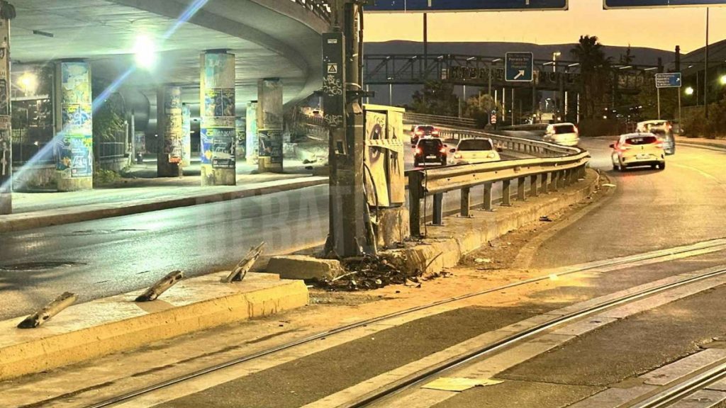Εικόνες σοκ από το θανατηφόρο τροχαίο στον Πειραιά – Νεκρός ο οδηγός, χαροπαλεύει η συνοδηγός