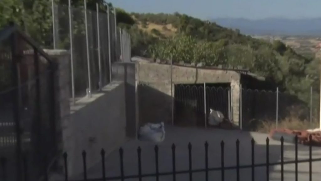 Βοιωτία: Έλεγε ότι είχε τη μάνα της σε δομή, αλλά την είχε θάψει σε στάβλο – “Είχαμε καταλάβει ότι κάτι συμβαίνει”