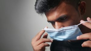 Νέα μελέτη για τη γρίπη και το πώς μεταδίδεται – Τι έδειξε πείραμα με υγιείς και ασθενείς ενήλικες στον ίδιο χώρο