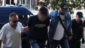 Θεσσαλονίκη: Σήμερα η απολογία του 50χρονου που έπνιξε την αδελφή του – Την ίδια ώρα η κηδεία της 59χρονης