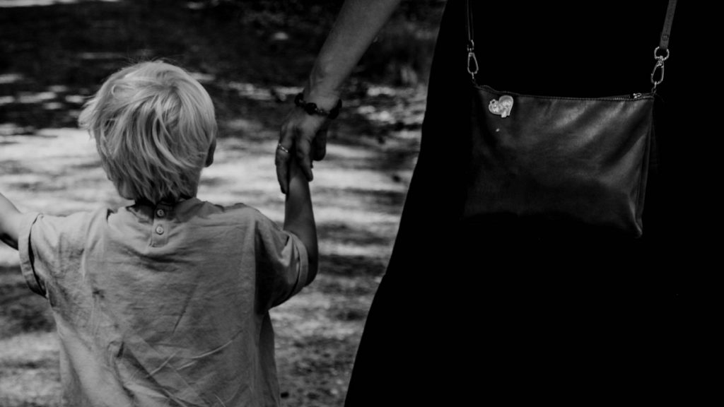 Σπάει τη σιωπή της η μητέρα του 5χρονου Ντόριαν: “Δεν τον απήγαγα, μου εκμυστηρεύτηκε ανησυχητικά περιστατικά”