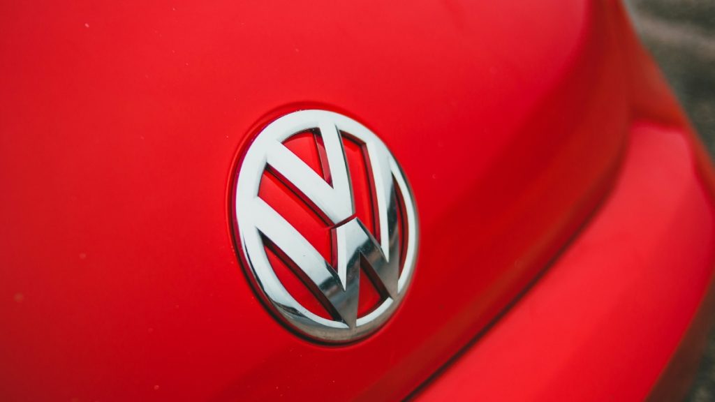 Η Volkswagen δέχεται πλήγμα 5,11 δισ. λόγω της αποχώρησης της Porsche από τα ηλεκτρικά οχήματα