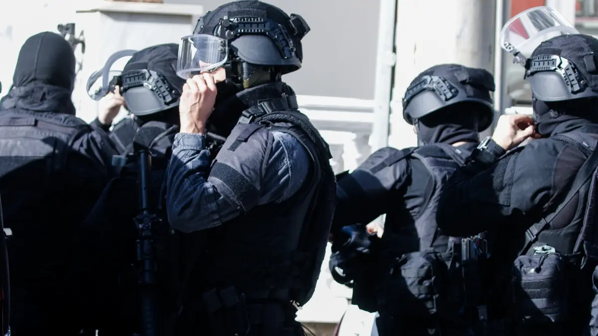 Κρήτη: Ο 37χρονος Παλαιστίνιος σχεδίαζε χτύπημα σε πλοίο με Ισραηλινούς – Τα ευρήματα στο διαμέρισμα στα Πατήσια και η σύνδεση με τις 4 συλλήψεις στην Κύπρο