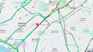 Τροχαίο στην άνοδο της λεωφόρου Συγγρού – Αυτοκίνητο συγκρούστηκε με μοτοσικλέτα