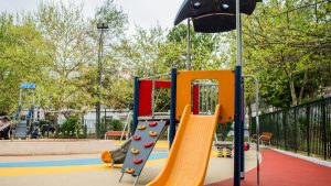 Αυτές είναι οι 16 πλήρως ανακαινισμένες παιδικές χαρές του Δήμου Αθηναίων