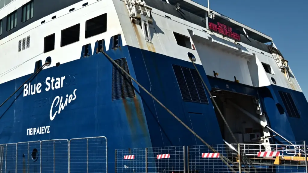 Ναυτικό δυστύχημα στο Blue Star Χίος: 24ωρη απεργία σε όλα τα πλοία της ακτοπλοΐας μετά τον θάνατο 20χρονου ναυτικού