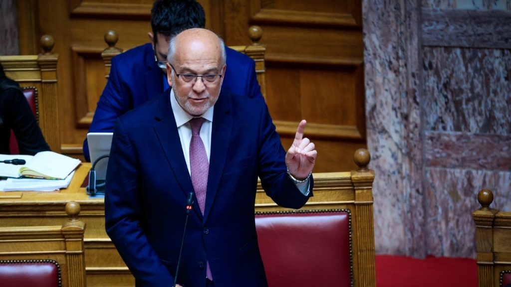 Φλωρίδης για Τέμπη: “Σύντομα η εισαγγελική απόφαση για εκταφή της σορού του γιου του κ. Ρούτσι”