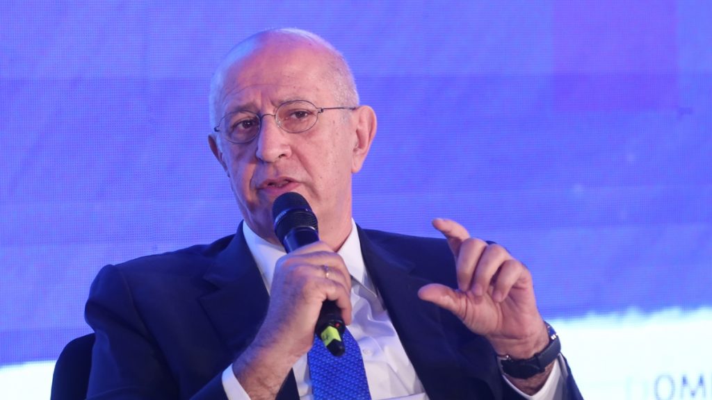 “Βόμβα” από τον πρόεδρο του ΣΕΒ: “Δύο εταιρείες μελετούν να κλείσουν δύο μεγάλα εργοστάσια στην Ελλάδα”