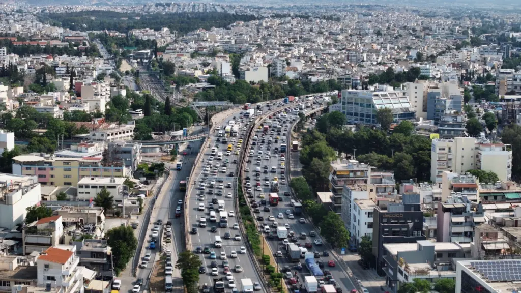 Κίνηση τώρα: Στα “κόκκινα” ο Κηφισός – Μεγάλα προβλήματα στο κέντρο της Αθήνας