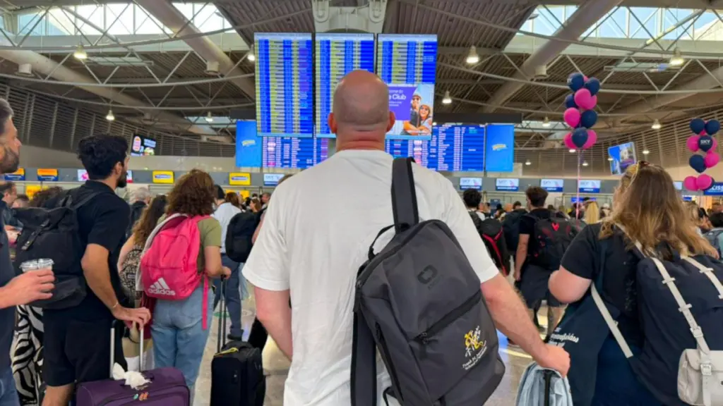 Σοβαρές καθυστερήσεις στο “Ελ. Βενιζέλος” λόγω του “κόφτη” στις αφίξεις – Τι λένε οι ελεγκτές εναέριας κυκλοφορίας
