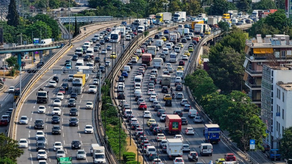 Κίνηση τώρα: Μποτιλιάρισμα χιλιομέτρων στον Κηφισό – Χαμηλές ταχύτητες σε Κηφισίας, Μεσογείων, Αττική Οδό