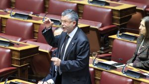 Παύλος Σαράκης: Ποιος είναι ο βουλευτής με το “χρυσό” πόθεν έσχες – Η απόπειρα δολοφονίας σε βάρος του με βιτριόλι