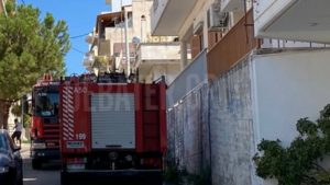 Φωτιά σε διαμέρισμα στον Πειραιά – Απεγκλωβίστηκαν 3 άτομα