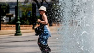 “Διπρόσωπος” ο καιρός σήμερα, σε ποιες περιοχές θα βρέξει – Πού θα φτάσει η θερμοκρασία