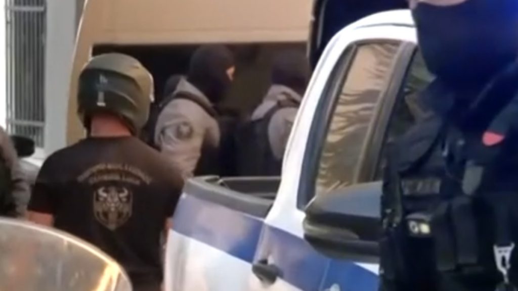 Κρήτη: Ο διάλογος μέλους της μαφίας με επίορκο αστυνομικό “πληροφοριοδότη” – “Ο Θεός κατέει ήντα μου ‘χεις κάνει”