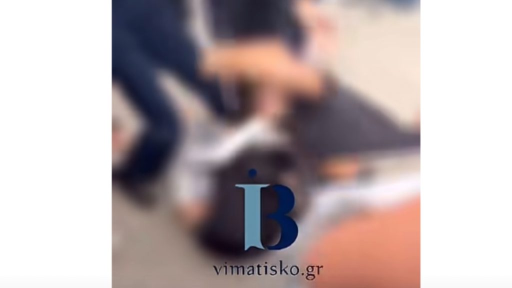 Κως: Ανελέητο ξύλο μεταξύ μαθητριών έξω από σχολείο – Σοκαριστικό βίντεο