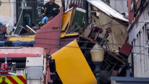 Πορτογαλία: Εθνικό πένθος μετά το πολύνεκρο δυστύχημα με το τελεφερίκ “Γκλόρια” – “Ξέφυγε χωρίς φρένα και διαλύθηκε” (βίντεο)