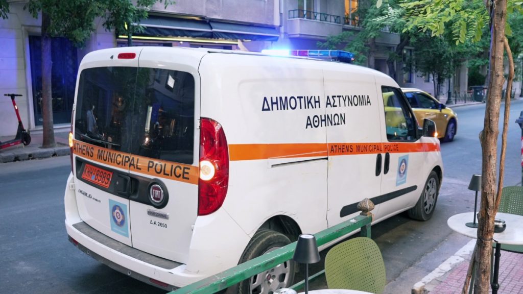 Δήμος Αθηναίων: Προσωρινό “λουκέτο” σε 38 καταστήματα για υπέρβαση κοινόχρηστου χώρου
