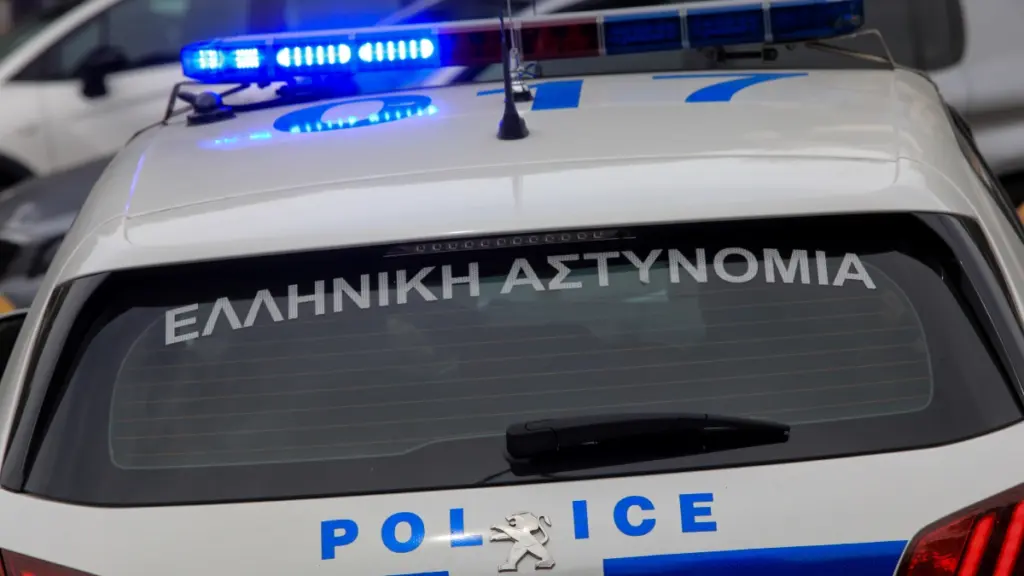 Πάτρα: Χειροπέδες σε 12χρονο για ληστεία με απειλή μαχαιριού