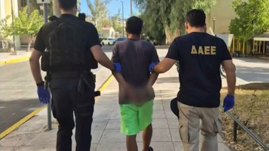 Αιγάλεω: Ποιος είναι ο 32χρονος που συνελήφθη για 3 σεξουαλικές παρενοχλήσεις – Οι εμπρησμοί και η επίθεση με μαχαίρι