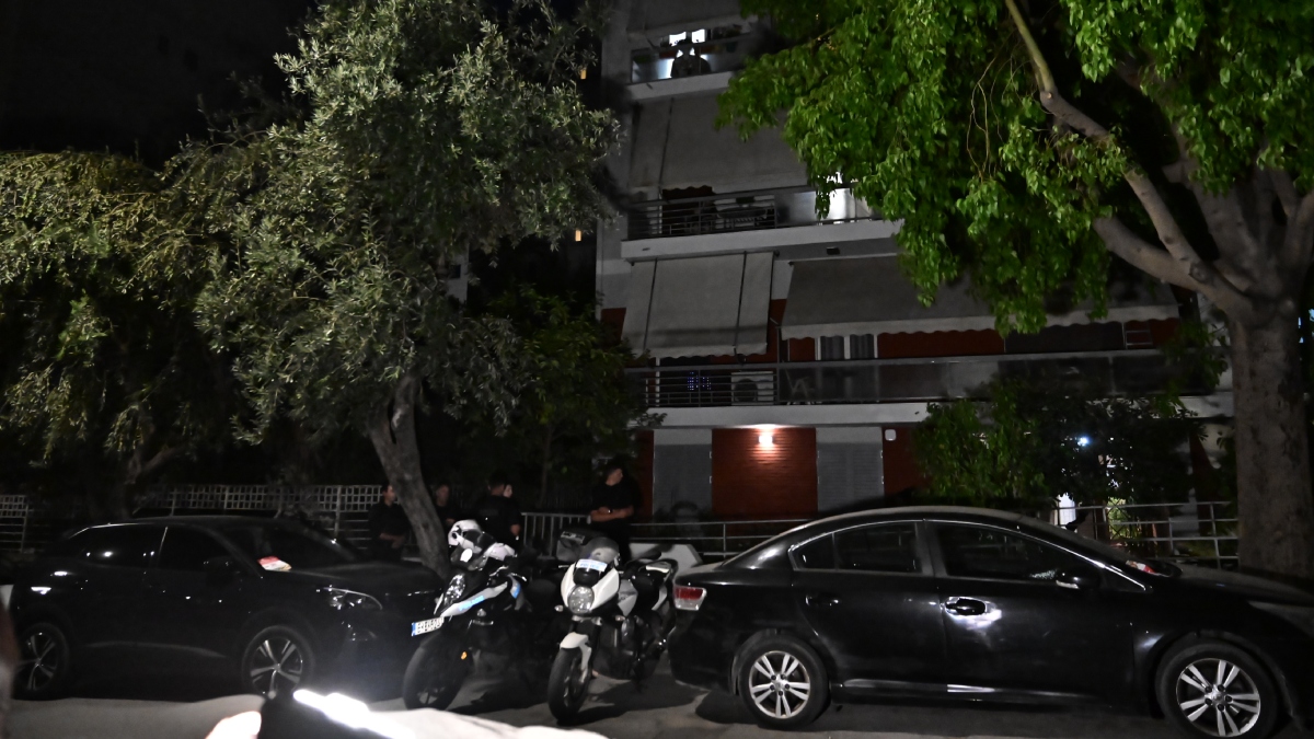 Νέος Κόσμος: Το δράμα του νεκρού ζευγαριού – “Η γυναίκα είχε καρκίνο, ίσως τη σκότωσε για να την απαλλάξει από τον πόνο”
