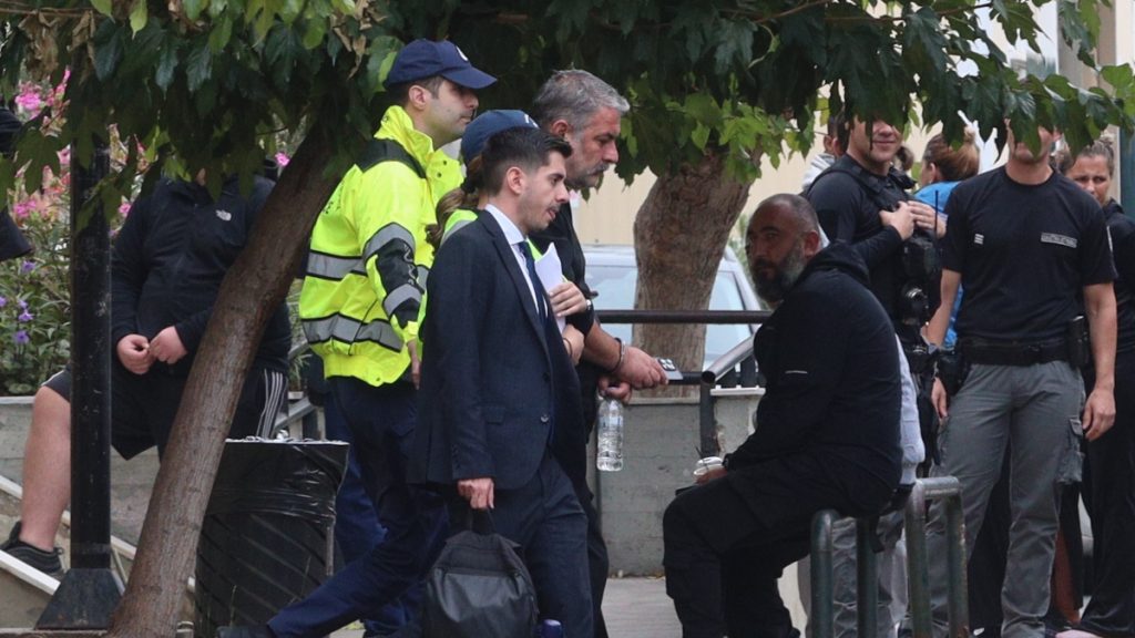 Βασίλης Μπισμπίκης: Ποινική δίωξη για πλημμέλημα στον ηθοποιό για το τροχαίο που προκάλεσε στη Φιλοθέη