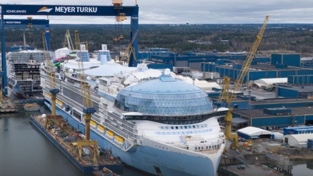 Legend of the Seas: Έπεσε στο νερό το μεγαλύτερο κρουαζιερόπλοιο στον κόσμο – Δείτε βίντεο