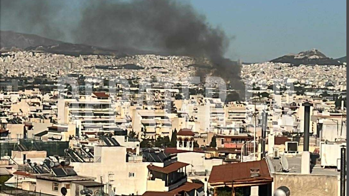 Φωτιά σε υπαίθριο χώρο εταιρίας στον Άγιο Ιωάννη Ρέντη (Φωτογραφίες – Βίντεο)