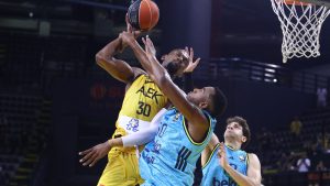 ΑΕΚ – Φενέρμπαχτσε: Επική ματσάρα στην Sunel Arena – Σάκοτα και Γιασικεβίτσιους αποφάσισαν να το λήξουν στην ισοπαλία