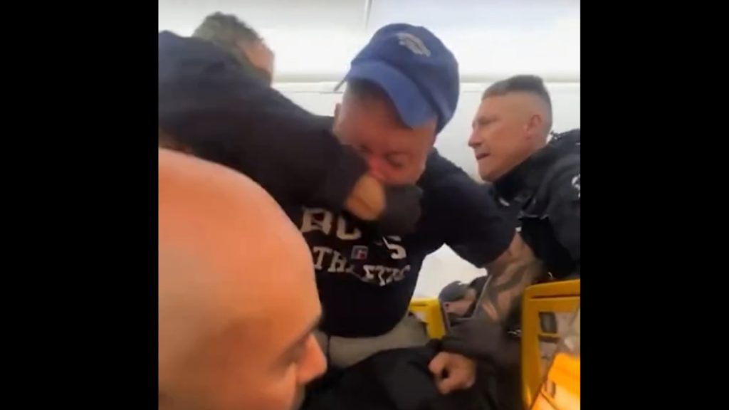 Αναστάτωση σε πτήση από Βρετανία για Ισπανία – Μεθυσμένοι επιβάτες ήρθαν στα χέρια (βίντεο)