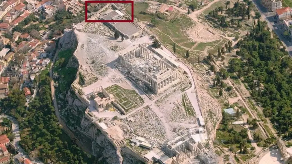Αποκαθίσταται και αποδίδεται επισκέψιμο το μυκηναϊκό τείχος, στο ανατολικό τμήμα της Ακρόπολης των Αθηνών (pics)