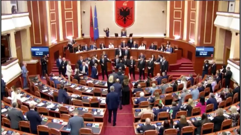 Αλβανία: Αποπέμπεται η αναπληρώτρια πρωθυπουργός λόγω κατηγοριών για διαφθορά