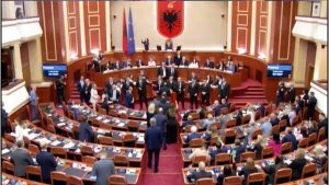 Χάος στην αλβανική βουλή: Αντιδράσεις για την «εικονική» υπουργό Diella