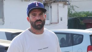 Ο Δημήτρης Αλεξάνδρου έβαλε… σπέρμα σολωμού στο μάτι του λίγο πριν γίνει κουμπάρος (vid)