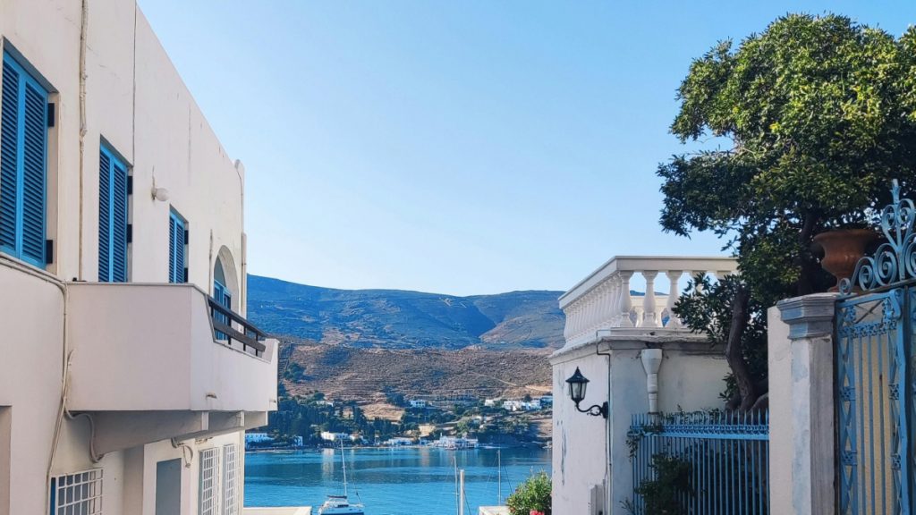 Η Daily Mail αποθεώνει την Άνδρο – Το «ανέγγιχτο νησί της Ελλάδας» γράφει