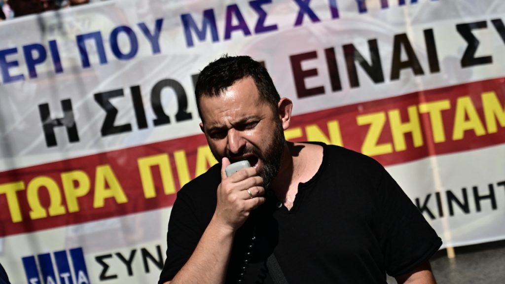 Πανελλαδική απεργία 1ης Οκτωβρίου: Κατεβάζει “ρολά” δημόσιος και ιδιωτικός τομέας – Δεμένα τα πλοία στα λιμάνια
