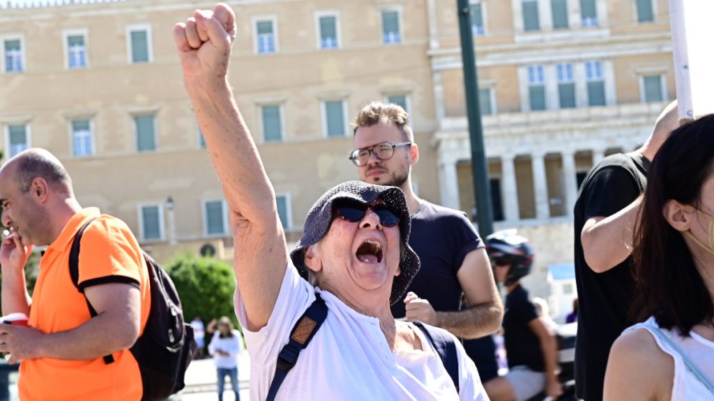 Πανελλαδική απεργία 1η Οκτωβρίου: Δεμένα τα πλοία στα λιμάνια – Τι θα ισχύσει με τα σχολεία