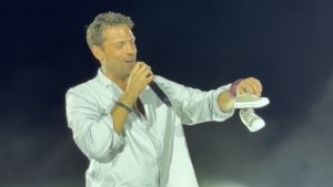 Κωνσταντίνος Αργυρός: Το δώρο που δέχτηκε σε συναυλία του και η αντίδρασή του – Δείτε βίντεο